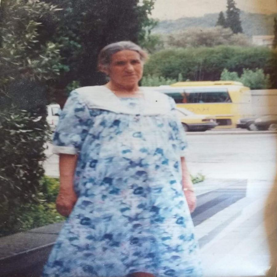 Χαριστούλα Καριώτη: Γέννησε δίδυμα στα 60της και σήμερα 84 ετών καμαρώνει τα παλικάρια της