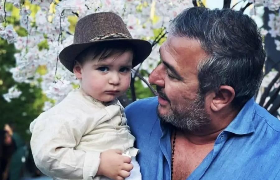 Αντώνης Ρέμος: Το συγκινητικό μήνυμα, μετά τη βάφτιση του μικρού Αντώνη Βαρδή