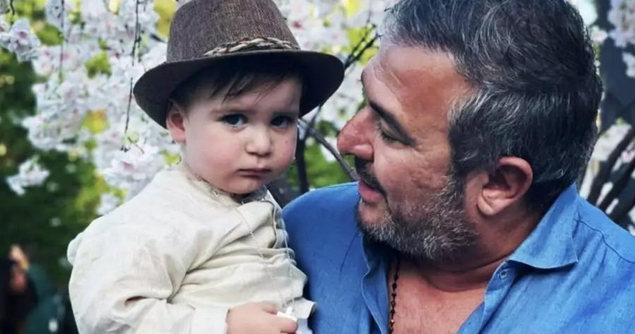 Αντώνης Ρέμος: Το συγκινητικό μήνυμα, μετά τη βάφτιση του μικρού Αντώνη Βαρδή