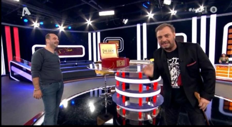 Deal: Ο «πρόεδρος» Γιάννης προκάλεσε «έμφραγμα» στον τραπεζίτη – Πήρε τα 40.000 και ξύρισε το μουστάκι στον αέρα