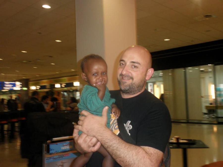 Μπράβο ρε παιδιά: Ζευγάρι Τρικαλινών υιοθέτησε δύο παιδιά από την Αιθιοπία