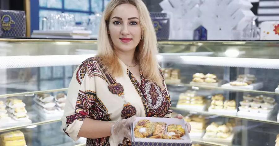 Αφγανή πρόσφυγας άνοιξε το δικό της ζαχαροπλαστείο στη Θεσσαλονίκη