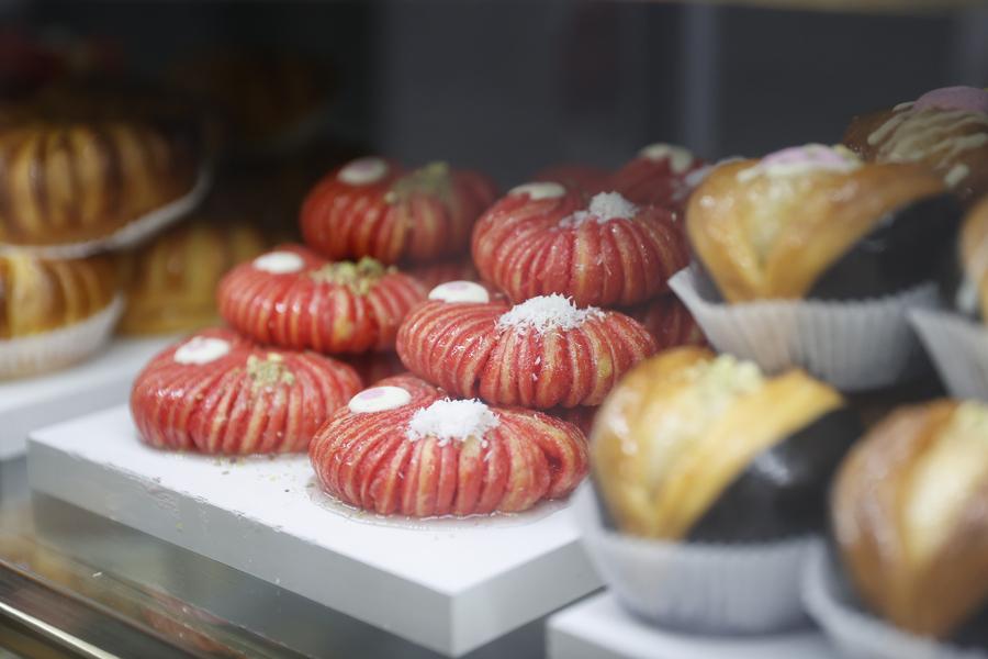 Αφγανή πρόσφυγας άνοιξε το δικό της ζαχαροπλαστείο στη Θεσσαλονίκη