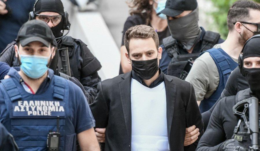 Αγγελική Νικολούλη: Η κάμερα έδειξε κατά λάθος το κρυφό χαρτί που της έδωσαν για τα Γλυκά Νερά