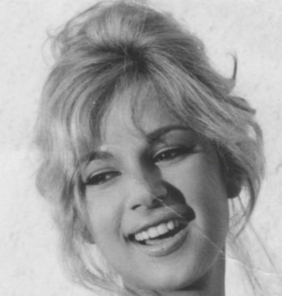 Αλίκη Βουγιουκλάκη: Σπάνιες φωτογραφίες της από τα παρασκήνια