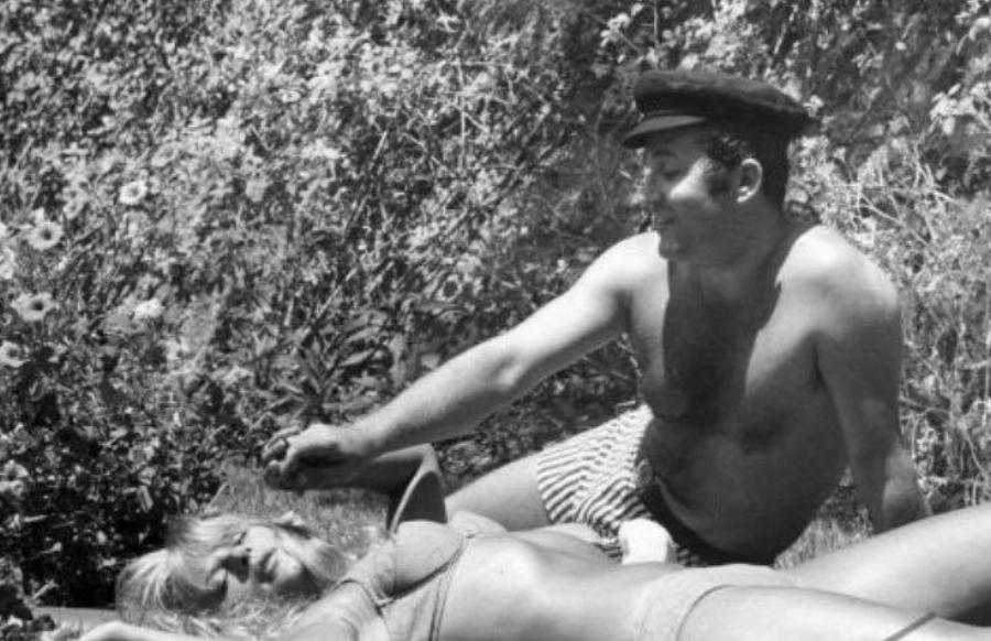 Αλίκη Βουγιουκλάκη: Σπάνιες φωτογραφίες της από τα παρασκήνια