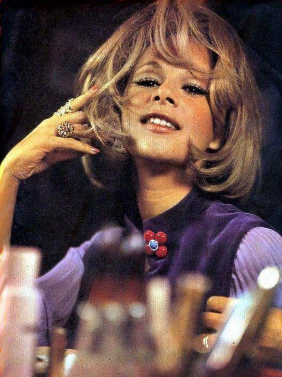 Αλίκη Βουγιουκλάκη: Σπάνιες φωτογραφίες της από τα παρασκήνια