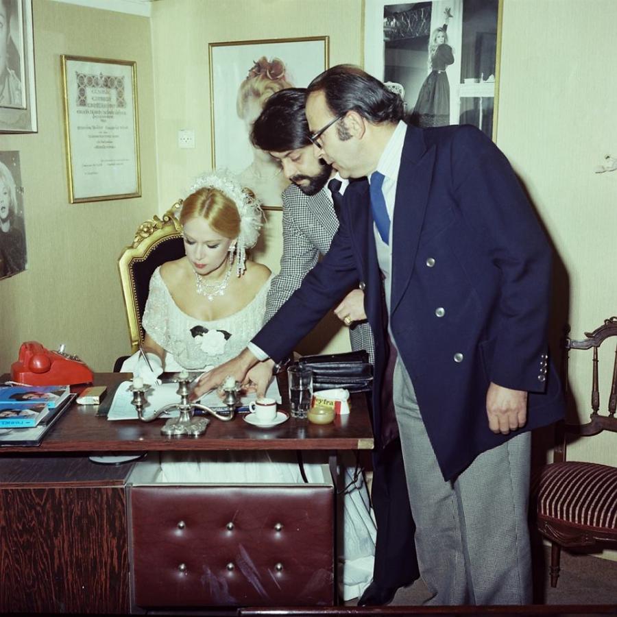 Αλίκη Βουγιουκλάκη: Σπάνιες φωτογραφίες της από τα παρασκήνια