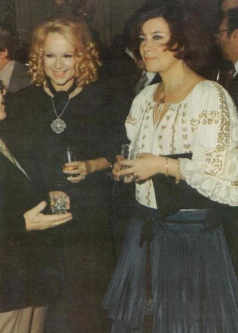 Αλίκη Βουγιουκλάκη: Σπάνιες φωτογραφίες της από τα παρασκήνια