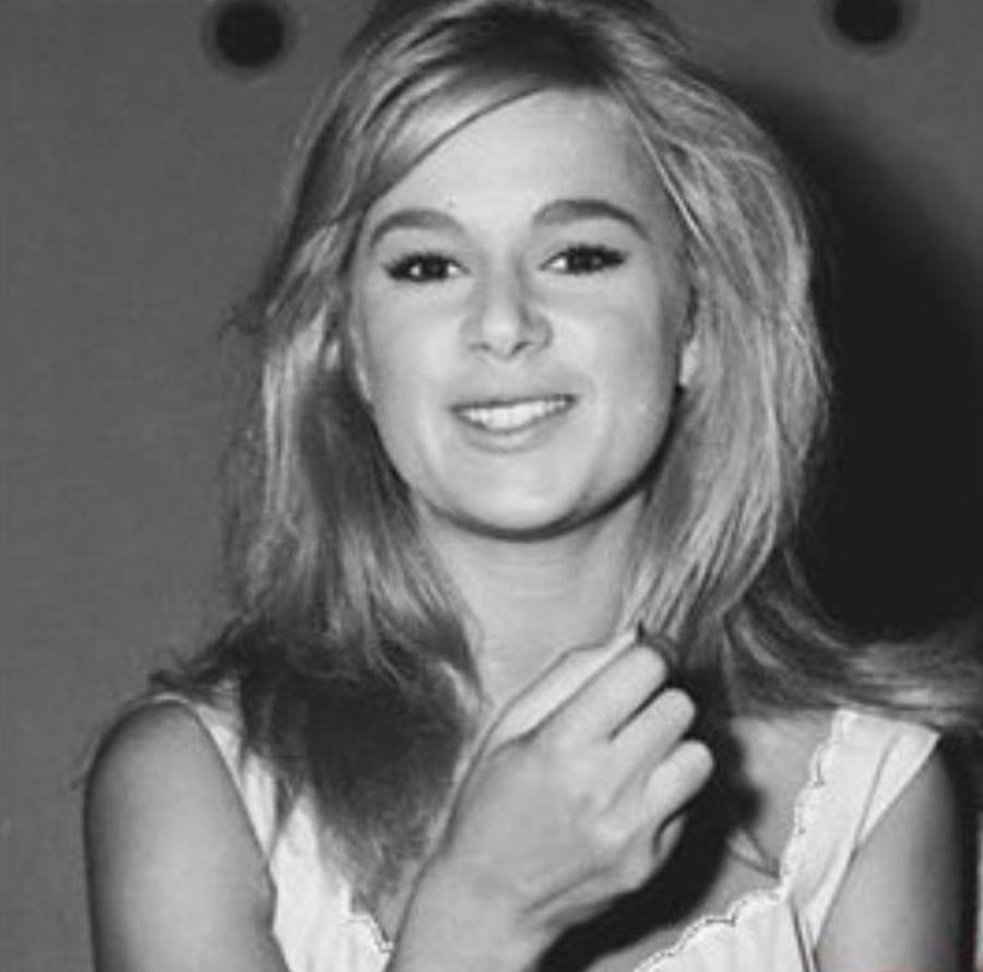 Αλίκη Βουγιουκλάκη: Σπάνιες φωτογραφίες της από τα παρασκήνια