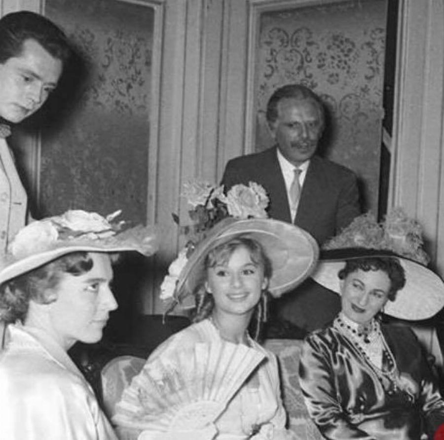 Αλίκη Βουγιουκλάκη: Σπάνιες φωτογραφίες της από τα παρασκήνια