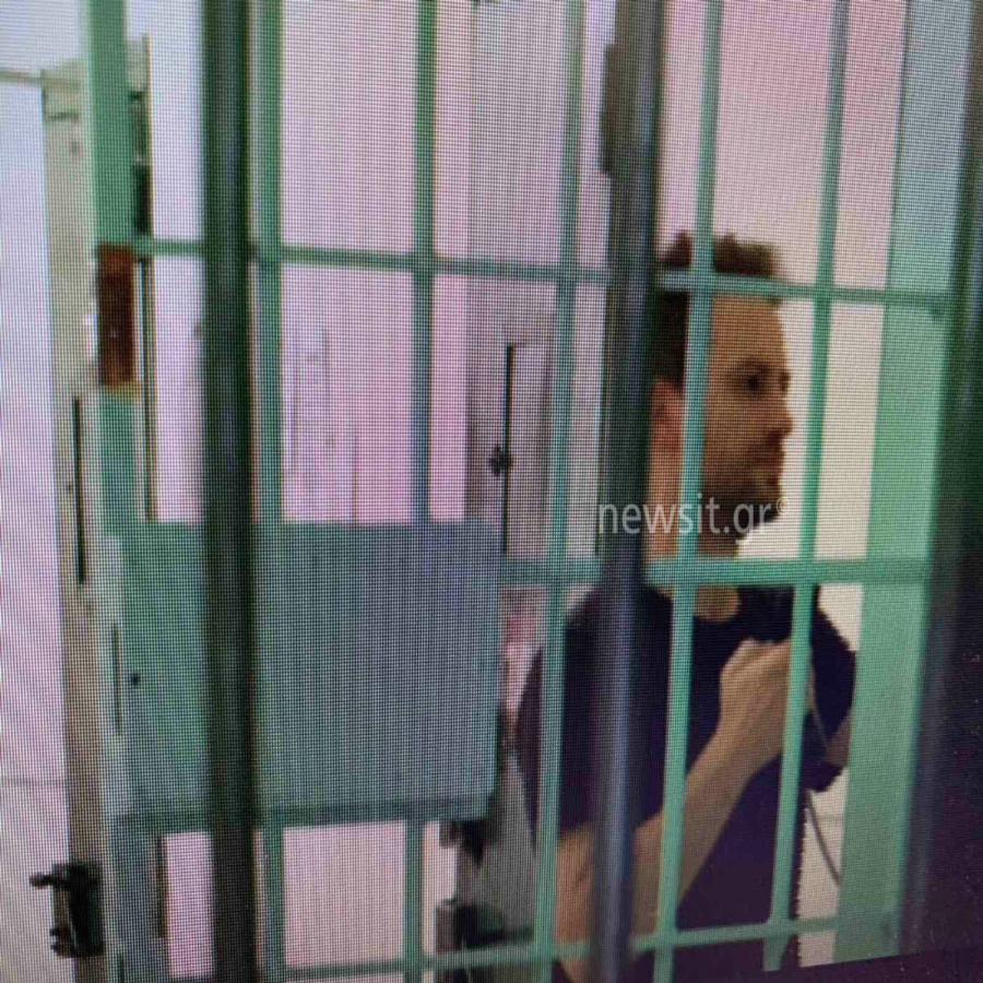 Γλυκά Νερά: Νέες εικόνες του συζυγοκτόνου μέσα από τη φυλακή – Προσπάθησε να παγιδεύσει τον Γεωργιάνο