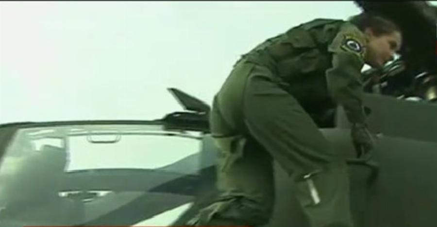 Η 25 ετών Αθηνά είναι η πρώτη γυναίκα χειριστής Απάτσι στην Ελλάδα