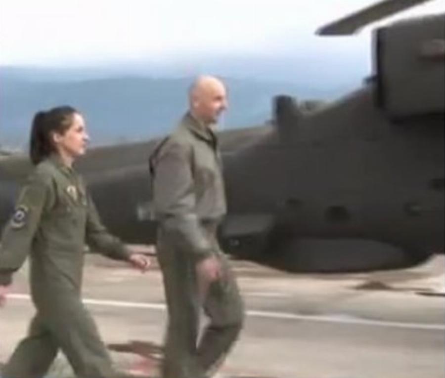 Η 25 ετών Αθηνά είναι η πρώτη γυναίκα χειριστής Απάτσι στην Ελλάδα