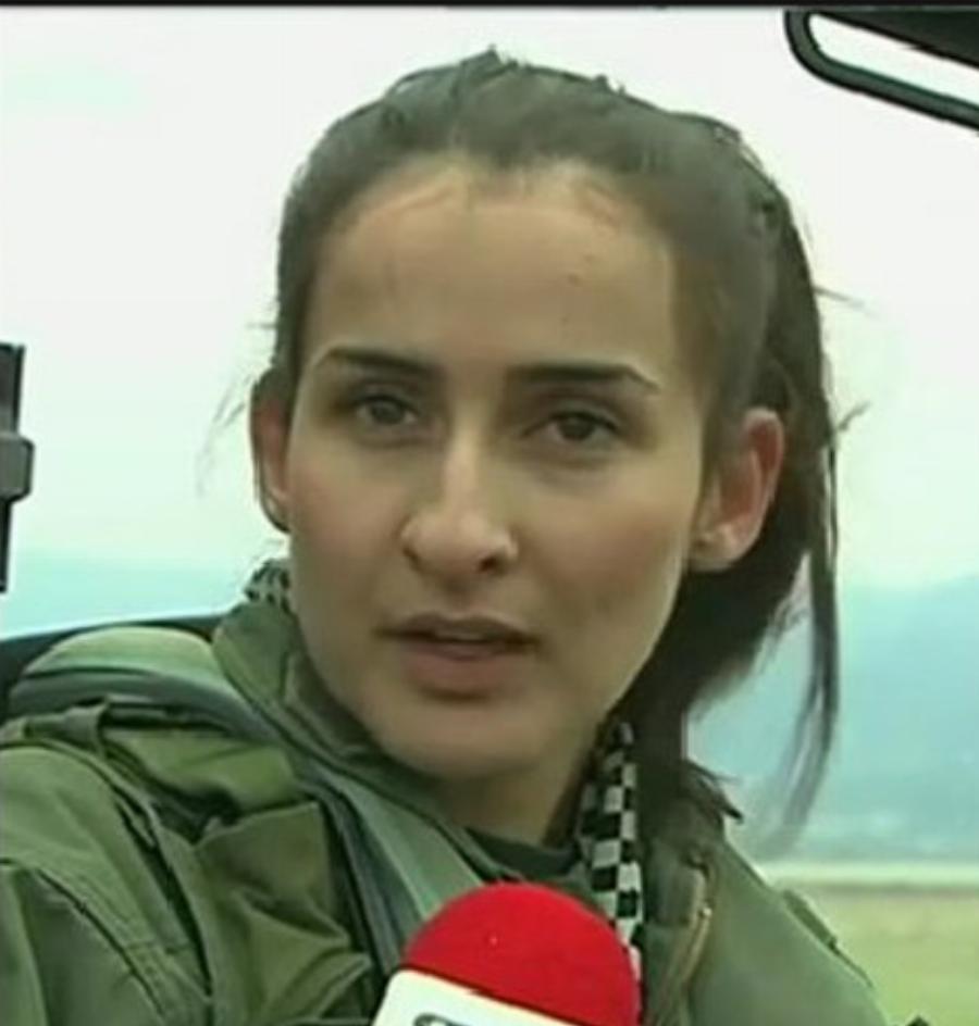 Η 25 ετών Αθηνά είναι η πρώτη γυναίκα χειριστής Απάτσι στην Ελλάδα