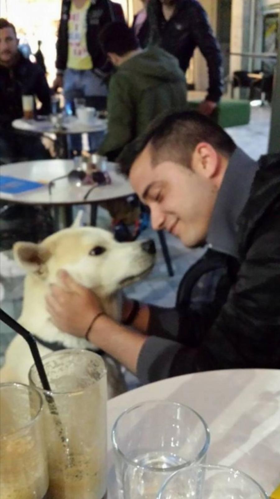 Έλληνας Αστυνομικός θέλησε να υιοθετήσει προσφυγόπουλο στη Σάμο.