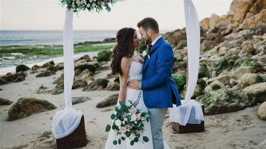 Γλυκά Νερά: Κυκλοφόρησε ολόκληρο το φωτογραφικό άλμπουμ του γάμου Μπάμπη – Κάρολαϊν