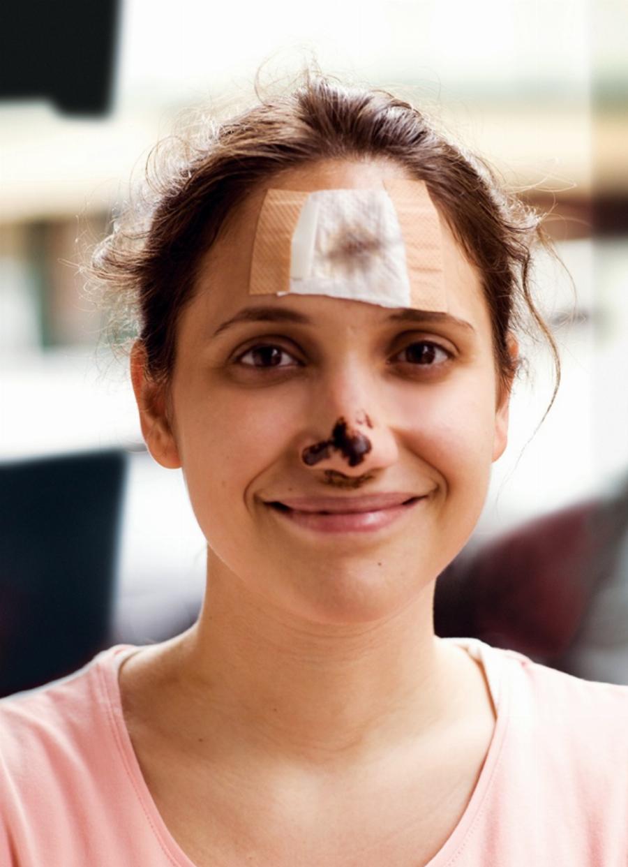 Τότε και σήμερα: 15 διάσημοι Έλληνες φτιάχνουν ξανά παιδικές φωτογραφίες τους και δείχνουν πόσο άλλαξαν