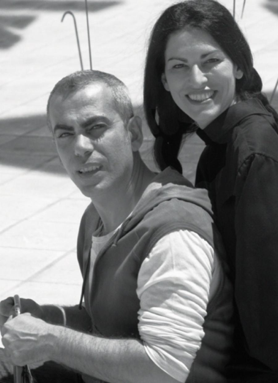 Τότε και σήμερα: 15 διάσημοι Έλληνες φτιάχνουν ξανά παιδικές φωτογραφίες τους και δείχνουν πόσο άλλαξαν