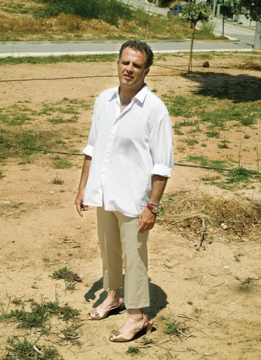 Τότε και σήμερα: 15 διάσημοι Έλληνες φτιάχνουν ξανά παιδικές φωτογραφίες τους και δείχνουν πόσο άλλαξαν