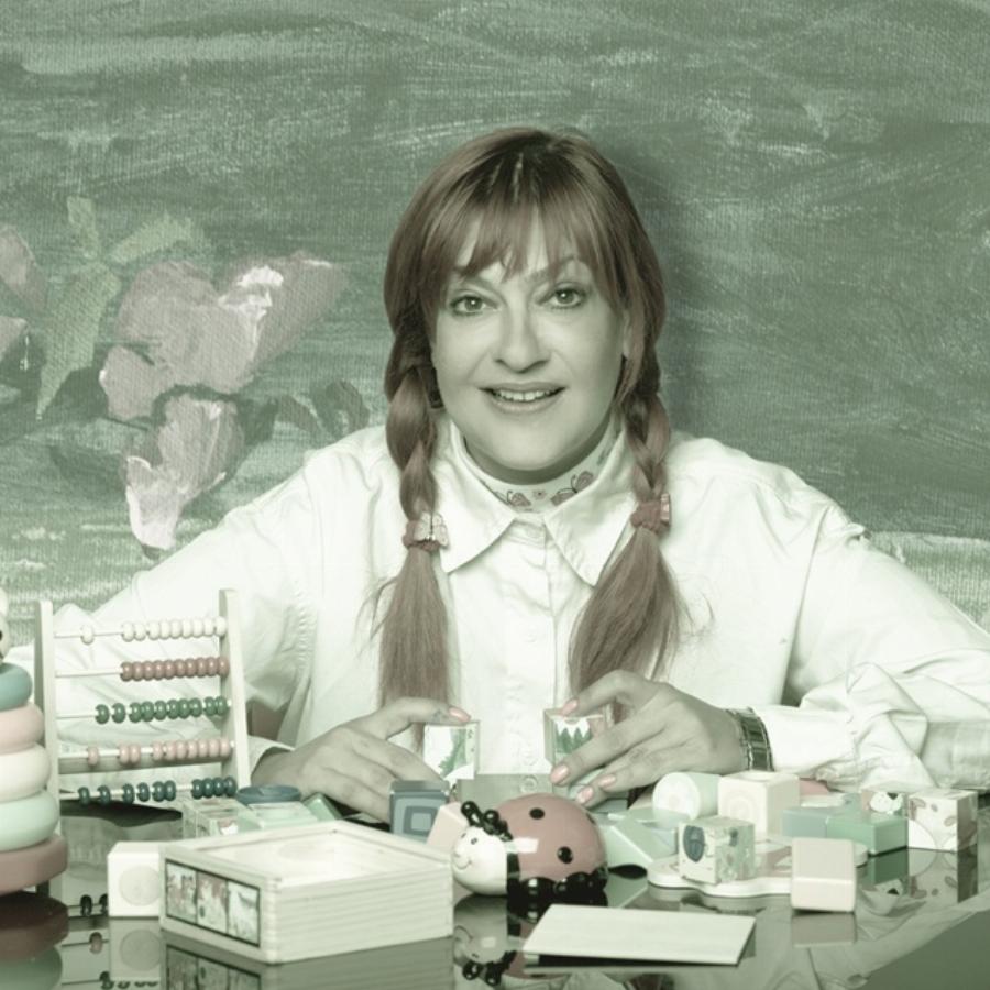 Τότε και σήμερα: 15 διάσημοι Έλληνες φτιάχνουν ξανά παιδικές φωτογραφίες τους και δείχνουν πόσο άλλαξαν