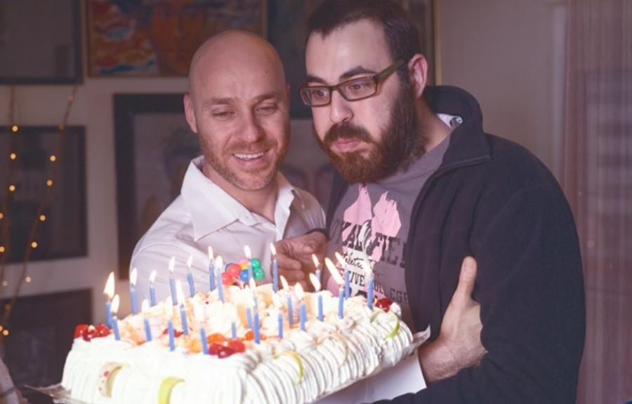 Τότε και σήμερα: 15 διάσημοι Έλληνες φτιάχνουν ξανά παιδικές φωτογραφίες τους και δείχνουν πόσο άλλαξαν