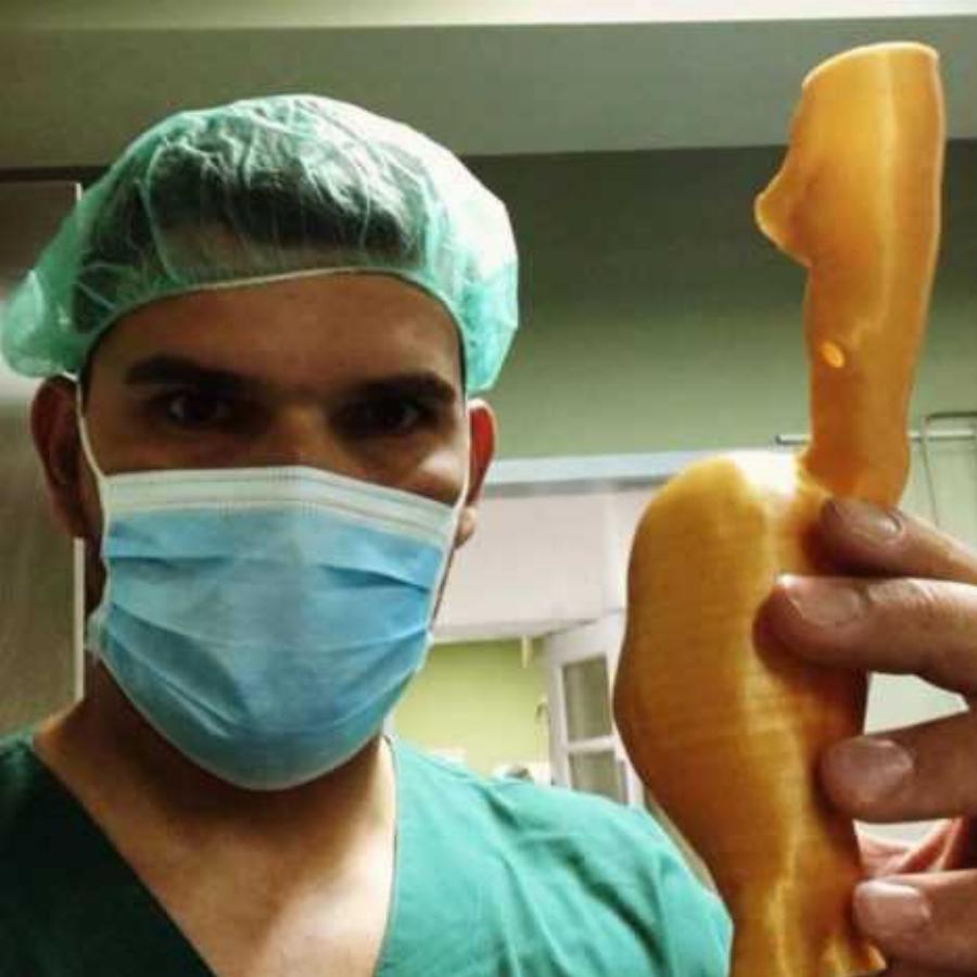 Πέτρος Μπαγγέας: Ο νεαρός Έλληνας χειρούργος που επινόησε πατέντα που αλλάζει για πάντα την παγκόσμια ιατρική