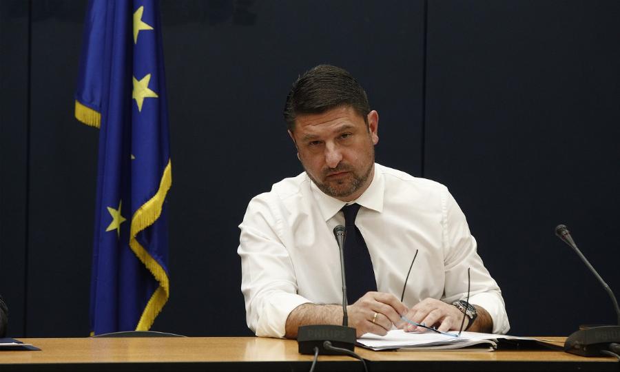 Κορωνοϊός: Καταργείται άμεσα η μάσκα στους εξωτερικούς χώρους – Ανακοινώσεις στις 18:00 από τον Χαρδαλιά