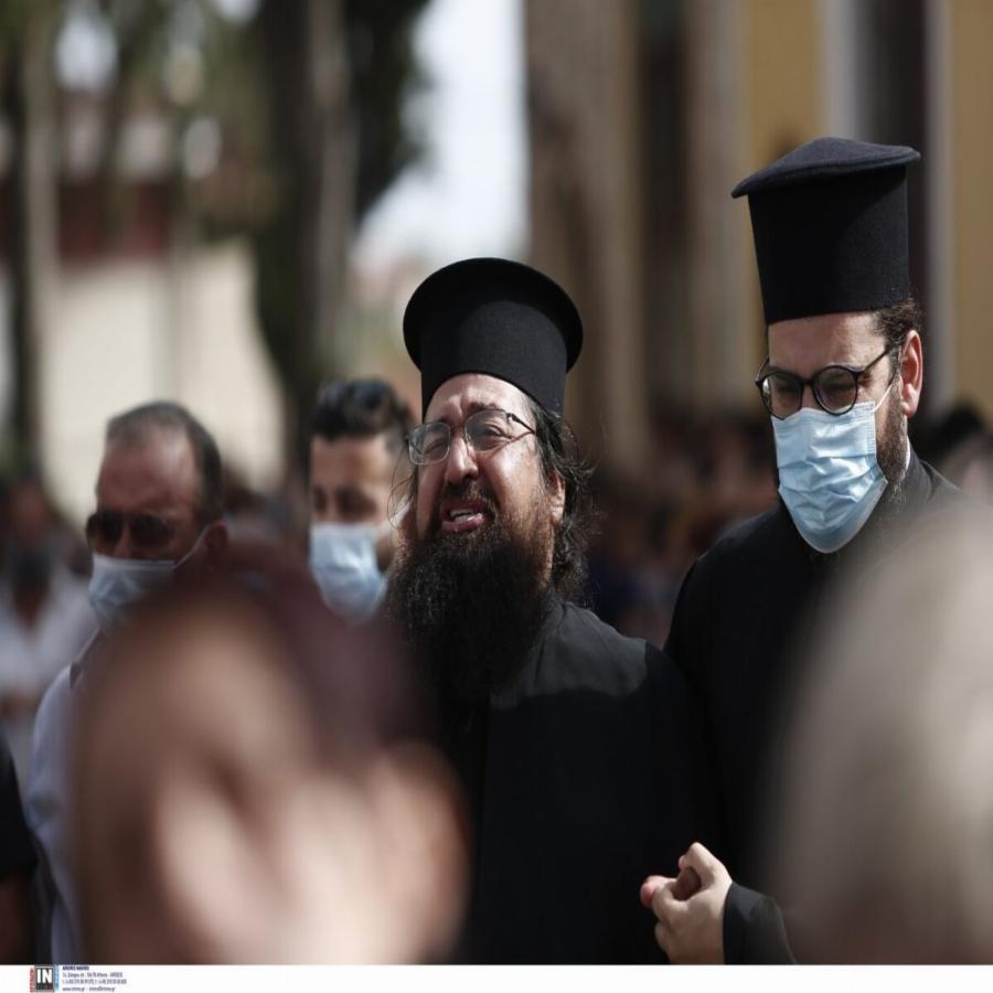 Σκηνές αρχαίας τραγωδίας στην κηδεία της 14χρονης που πέθανε από σηπτικό σοκ