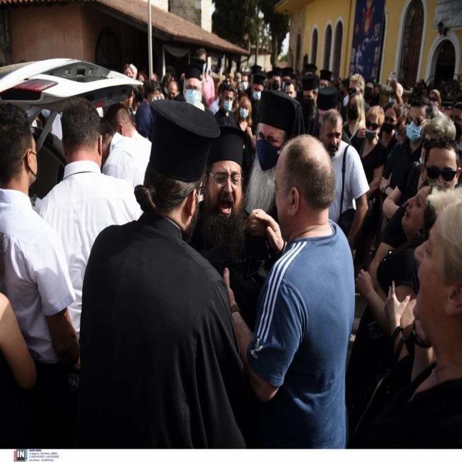 Σκηνές αρχαίας τραγωδίας στην κηδεία της 14χρονης που πέθανε από σηπτικό σοκ