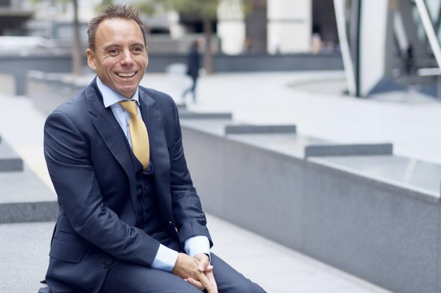 Άστεγος πλούτισε ξαφνικά και τώρα προσλαμβάνει μόνο άτομα με ειδικές ανάγκες και άστεγους