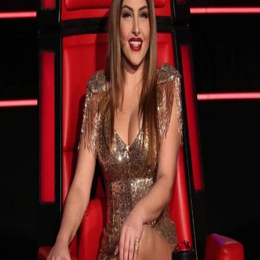 Έλενα Παπαρίζου: «Δεν αναγκάζω κανένα να με κοιτάζει και να με ακούει»