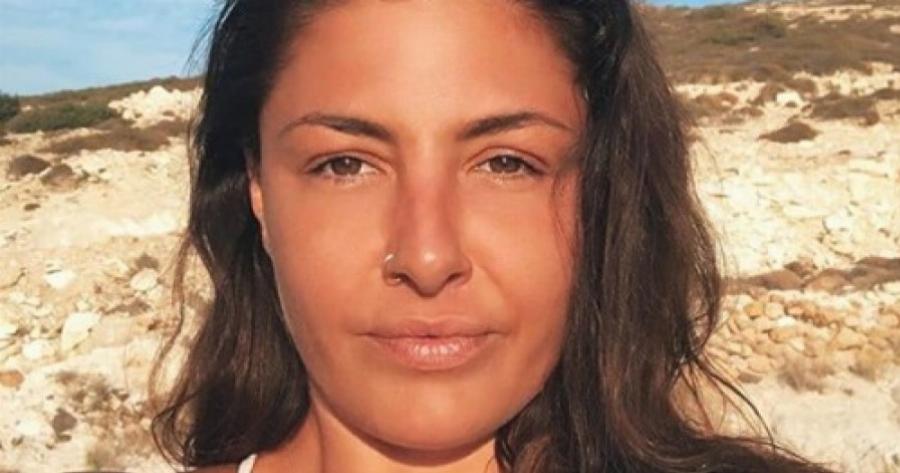 Με μαγιό, χωρίς Photoshop: Η απάντηση της Έλενας Παπαρίζου σε όσους την χαρακτήρισαν «χοντρή»