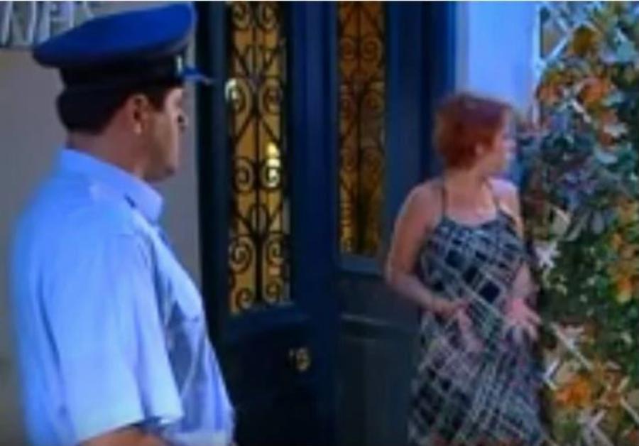 “Δεν τα προσέξαμε ποτέ”: 6 σκηνοθετικά λάθη στο Κωνσταντίνου και Ελένης που κάνουν μπαμ