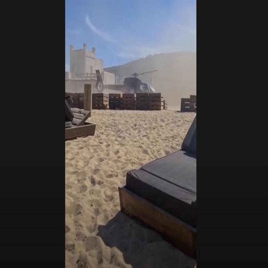 Μύκονος: Επιχειρηματίας προσγειώνεται με ελικόπτερο μέσα σε beach bar