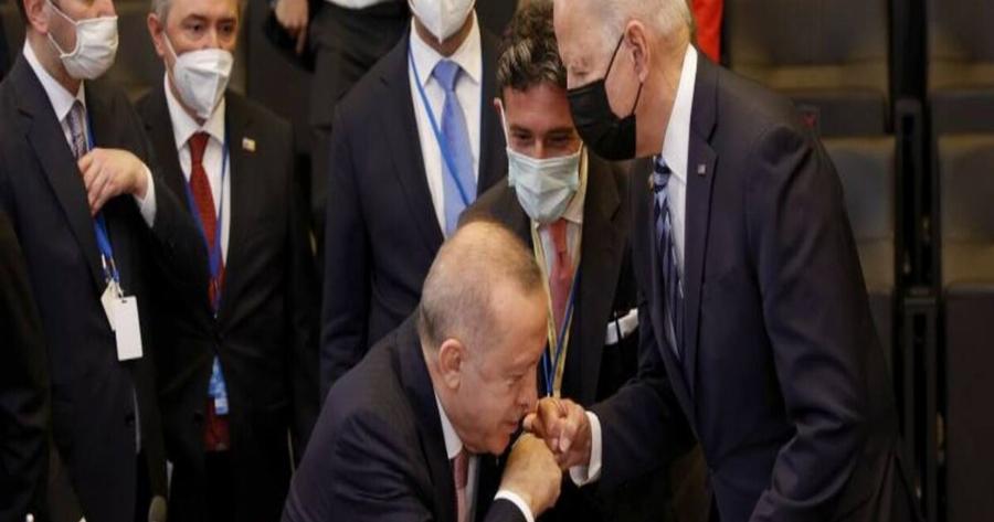 Σύνοδος ΝΑΤΟ: Ο Ερντογάν «φίλησε το χέρι» του Μπάιντεν και έγινε viral
