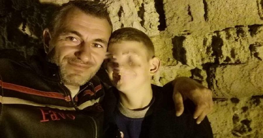 Ο Γιάννης Τσέρκης ζει στην Κάρπαθο και μεγαλώνει μόνος τους 4 γιους του