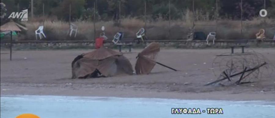 Γλυφάδα: Διοργάνωσαν beach party, βάλαν φωτιά σε ομπρέλες και πέταξαν πέτρες στους πυροσβέστες