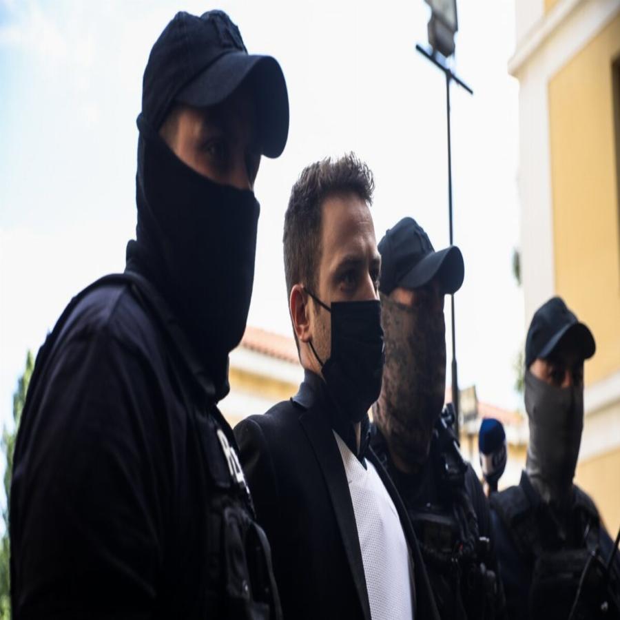 Που ήταν όλοι αυτοί όταν ο Flying Babis φερόταν στην Καρολάιν σαν κτήμα του και έβριζε και απειλούσε δημόσια στο νησί;