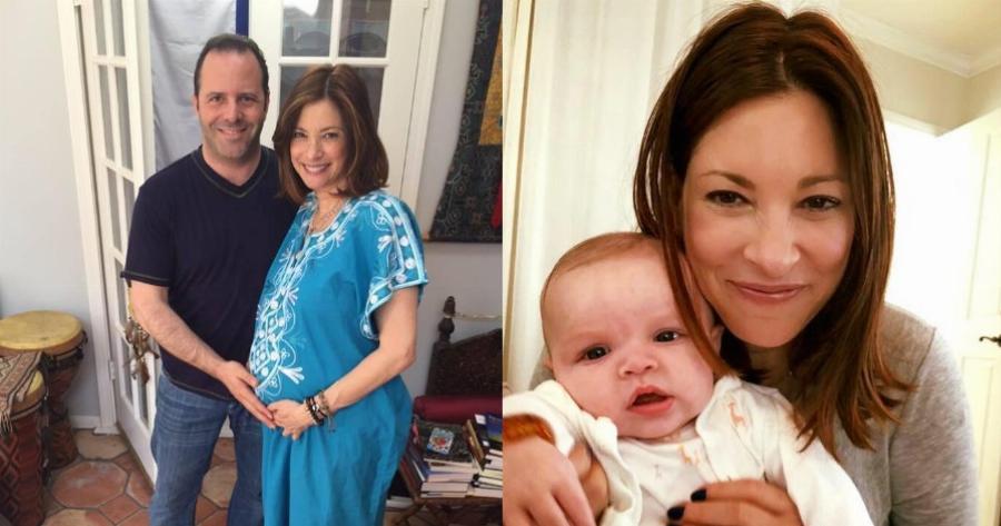 Έγινε μητέρα στα 54 και στέλνει ένα χαρμόσυνο μήνυμα σε όσες γυναίκες πιστεύουν ότι είναι αργά για να κάνουν παιδί