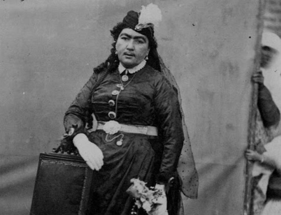 Η Ιρανή πριγκίπισσα που διεκδίκησαν 150 άντρες και οι 13 αυτοκτόνησαν όταν τους απέρριψε