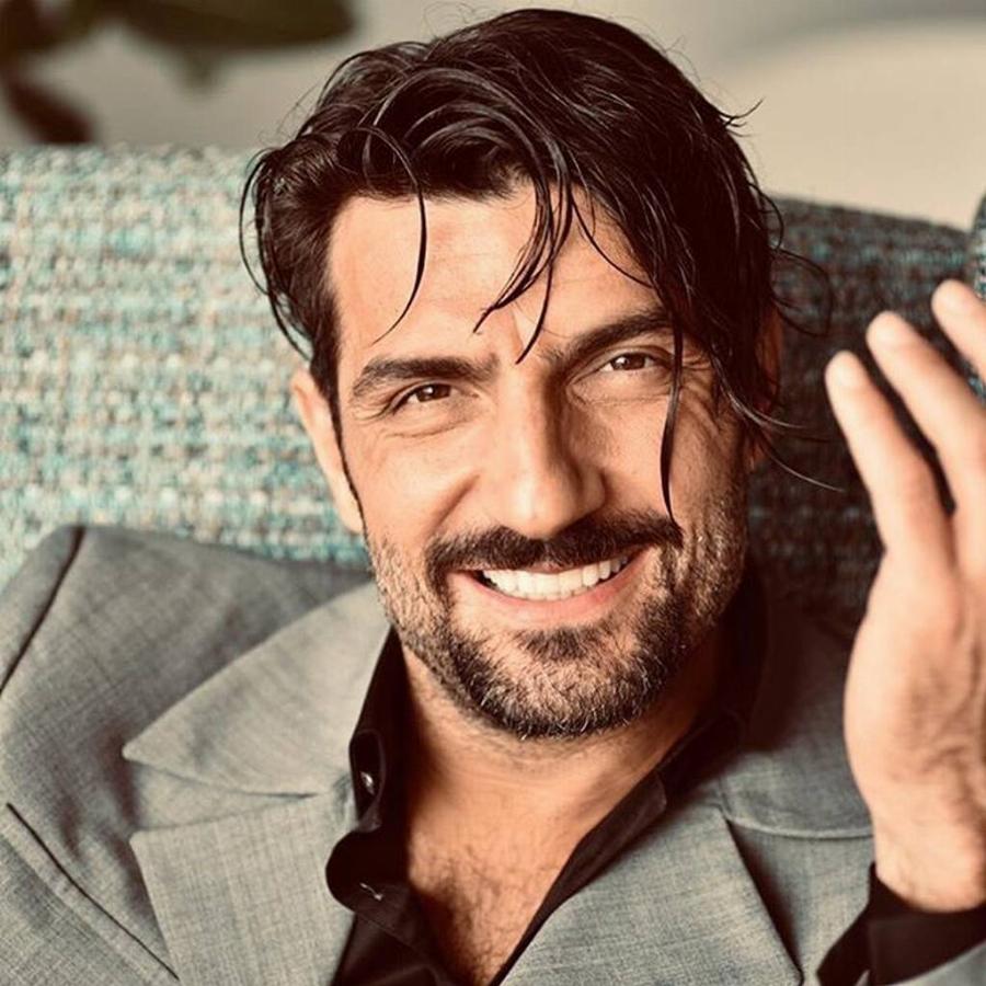 “Νίκησαν το θηρίο”: 9 διάσημοι Έλληνες που πάλεψαν σκληρά με την κατάθλιψη και την κέρδισαν