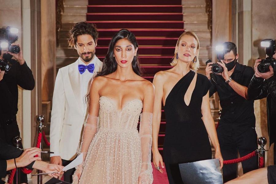 Η Παρασκευή είπε το αυτονόητο και μας έβαλε τα γυαλιά: «Γιατί είναι ντροπή να είσαι σερβιτόρα;»