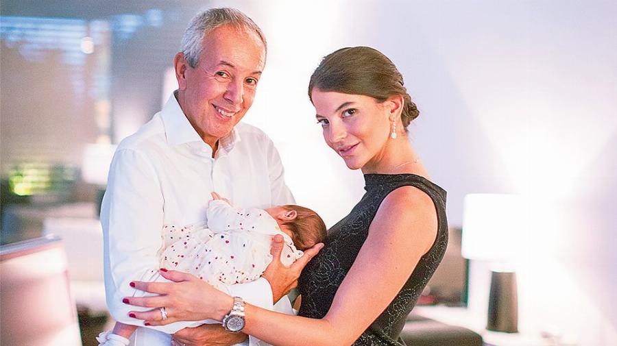 Γιάννης Κούστας – Δήμητρα Μέρμηγκα: Το love story του 65χρονου εφοπλιστή με την 29χρονη, ο γάμος και η βάφτιση της κόρης τους