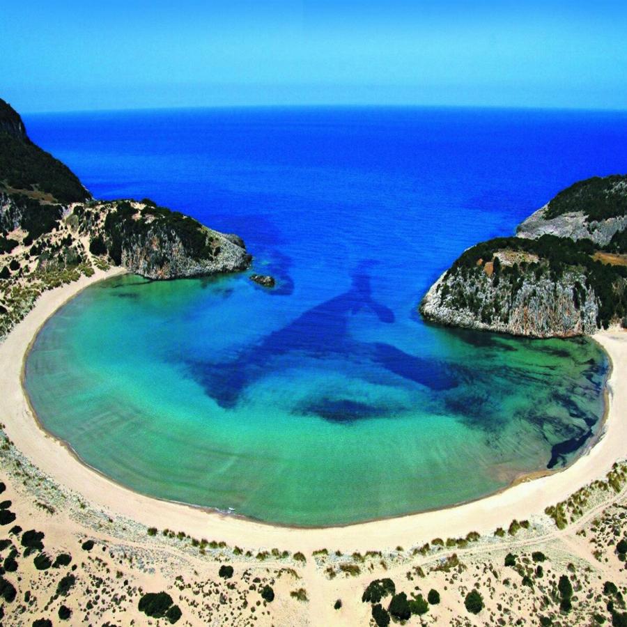 Καλύτερες παραλίες στην Ελλάδα: Οι 8 κορυφαίες επιλογές για αξέχαστα μπάνια σε γαλάζια νερά