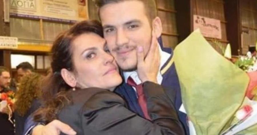 “Αυτή είναι η μαμά μου! Που σήμερα με έκανε για ακόμη μία φορά τόσο περήφανο! “