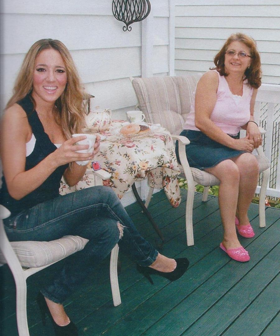 Σχέση Λατρείας: 12 σπάνιες φωτογραφίες διάσημων Ελληνίδων μαζί με τις αγαπημένες μαμάδες τους