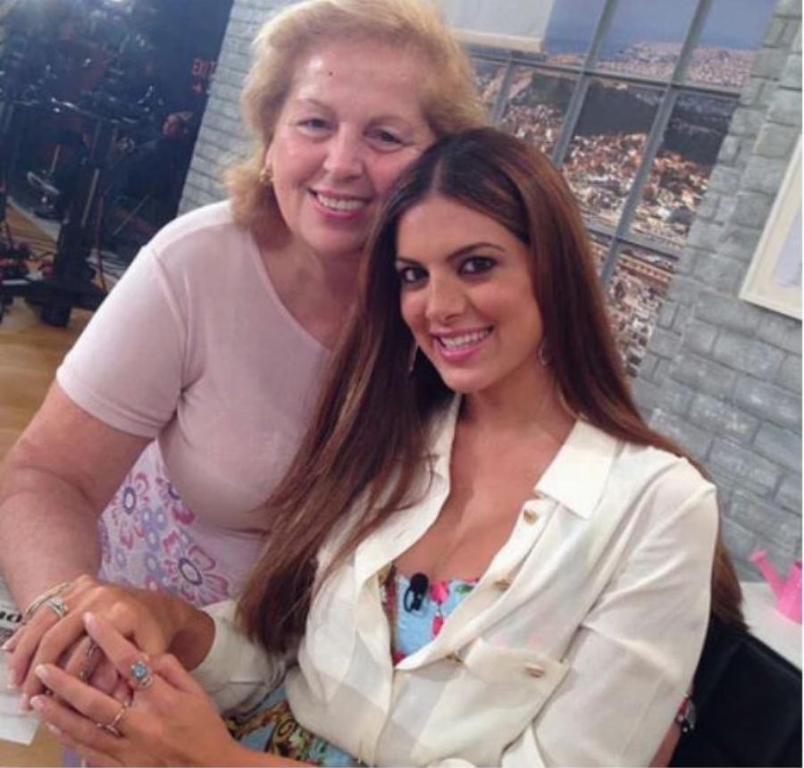 Σχέση Λατρείας: 12 σπάνιες φωτογραφίες διάσημων Ελληνίδων μαζί με τις αγαπημένες μαμάδες τους