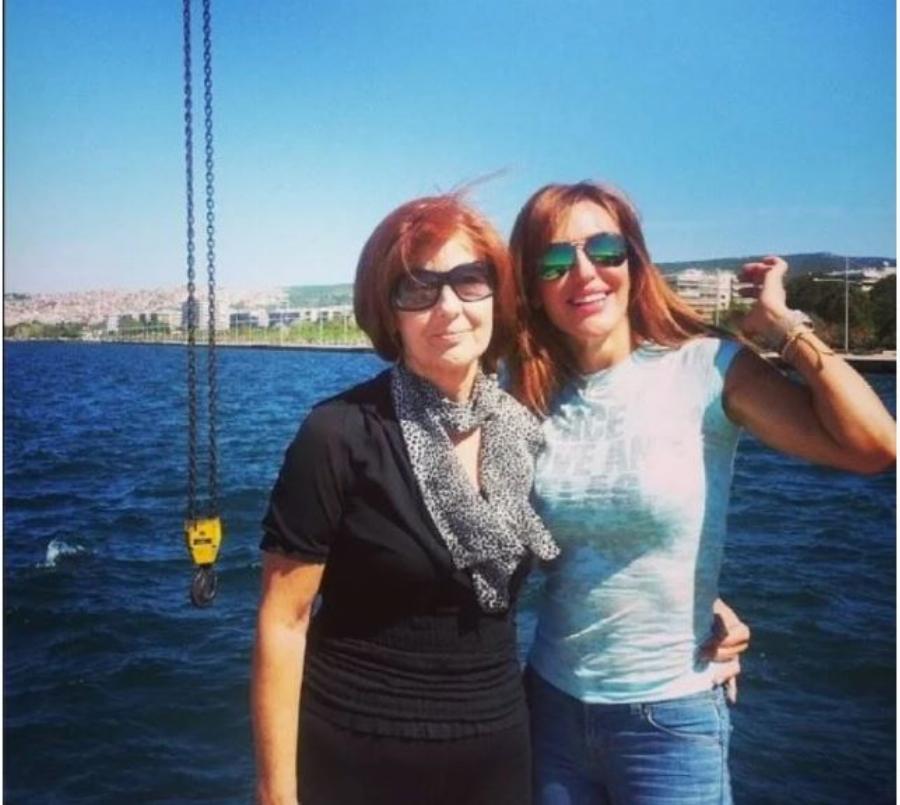 Σχέση Λατρείας: 12 σπάνιες φωτογραφίες διάσημων Ελληνίδων μαζί με τις αγαπημένες μαμάδες τους