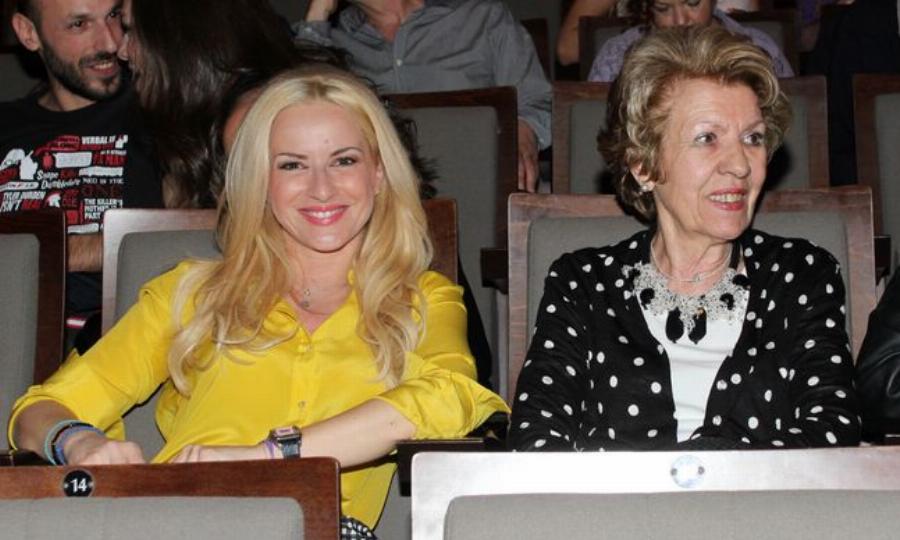 Σχέση Λατρείας: 12 σπάνιες φωτογραφίες διάσημων Ελληνίδων μαζί με τις αγαπημένες μαμάδες τους